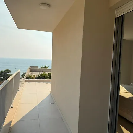 Luxury Escape With Stunning Sea View شقة