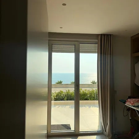 Luxury Escape With Stunning Sea View *